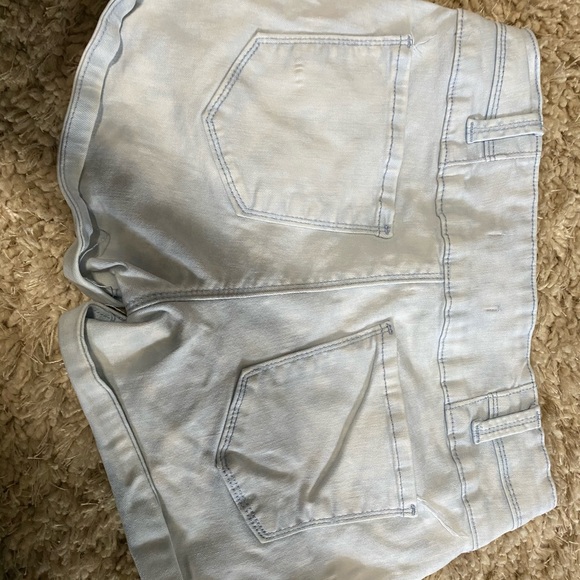 Light wash shorts - Picture 2 of 2